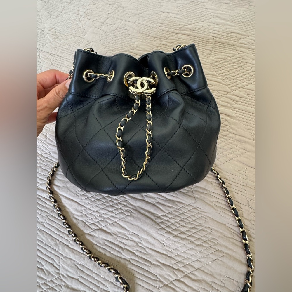 Chanel CC Chain Dweller Drawstring Bucket Bag Quilted Lambskin small Black - Picture 3 of 14